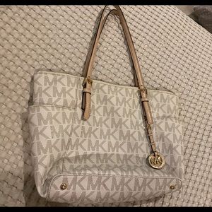 Micheal Kors purse